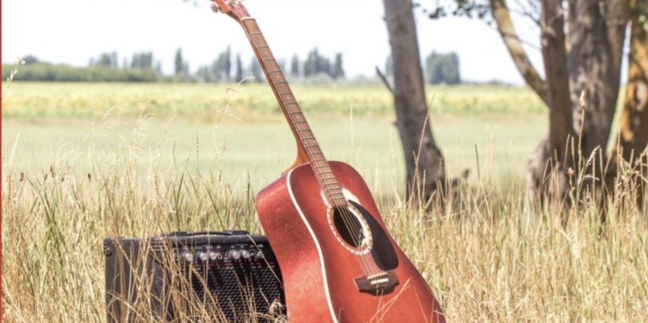 Scrubby Creek - BlackFella / WhiteFella Music in the Bush